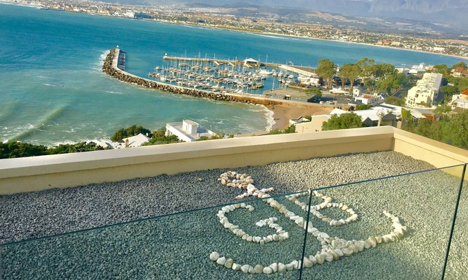 Mountainside Apartment | Stunning ocean and harbour views