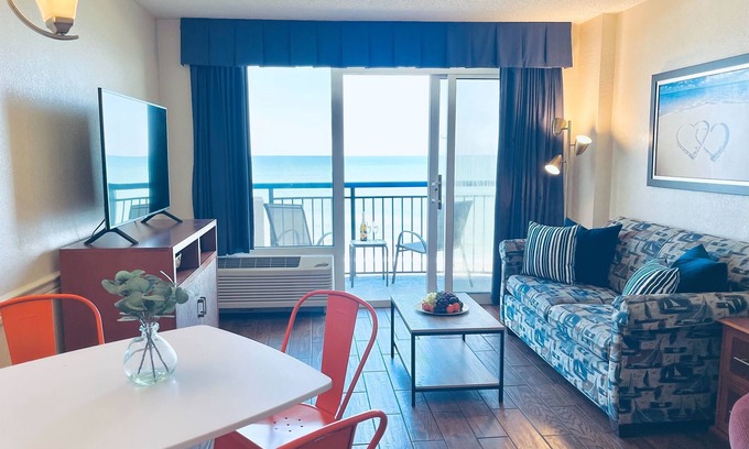 Myrtle Beach Condo | Stunning Oceanfront Suite w Jetted tub!