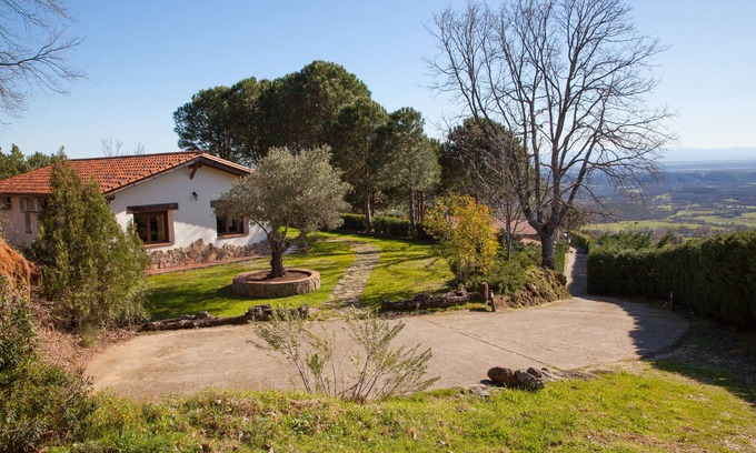 El Raso Cottage | Stunning One bedroom Cottage in El Raso