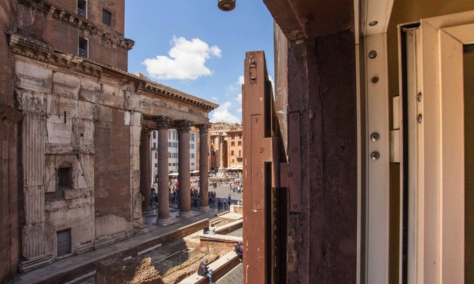 Rome City Centre Apartment | Stunning Pantheon View experience in the heart of Rome