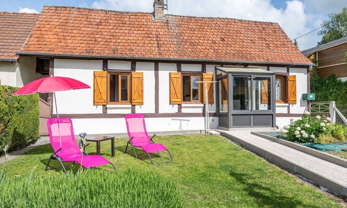 Mesnieres-en-Bray House | Stunning private villa for 4 guests with WIFI, TV, terrace and pets allowed