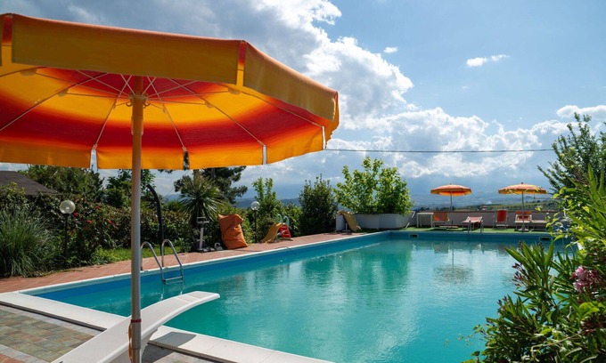 Citta Sant'Angelo House | Stunning private villa for 6 guests with WIFI, pool, TV, patio and pets allowed, close to Pescara