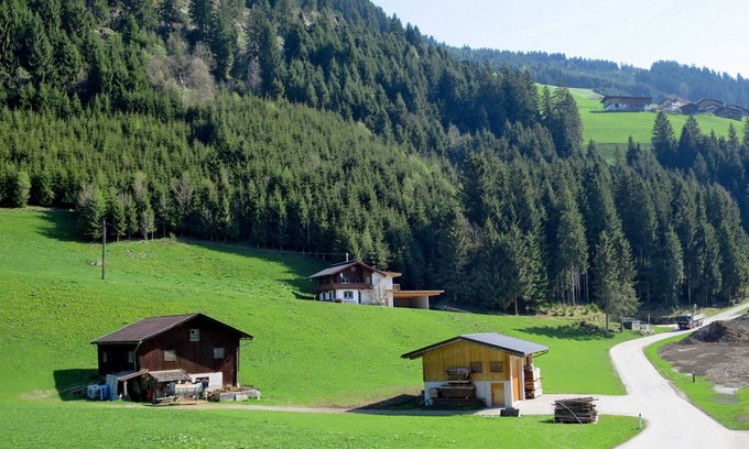 Tux House | Stunning private villa for 10 people with WIFI, TV, patio and parking