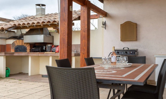 Alignan-du-Vent Villa | Stunning private villa for 8 people with private pool, A/C, WIFI, TV and terrace
