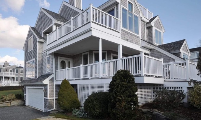 Easton's Point House | Stunning Private Beach House Walking Distance To Easton's Beach