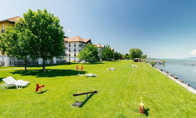 Balatonoszod House | Stunning private villa for 10 people with A/C, WIFI, TV and terrace