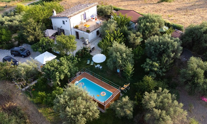 Guardialfiera Villa | Stunning private villa for 6 guests with WIFI, private pool, A/C, TV, terrace and panoramic view