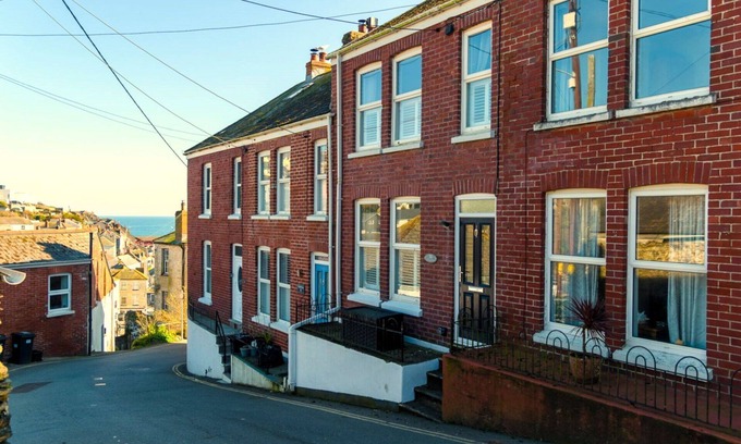 Portmellon House | Stunning private villa for 6 people with WIFI, TV, terrace and pets allowed