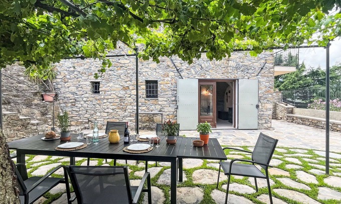Lucinasco House | Stunning private villa for 7 people with WIFI, patio and parking