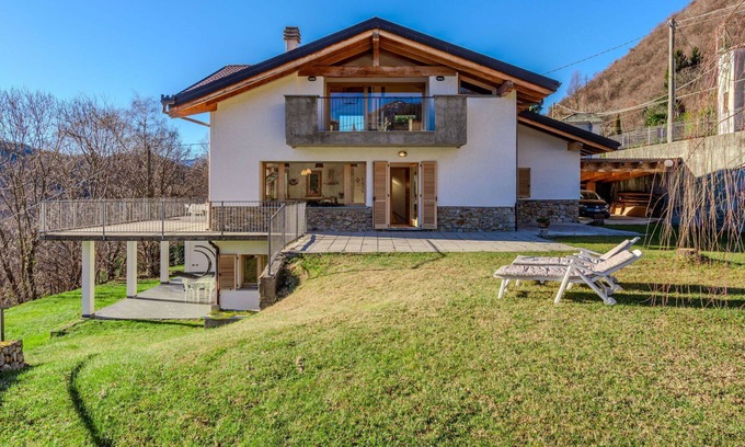 Vendrogno House | Stunning private villa for 9 guests with WIFI, terrace, pets allowed and parking