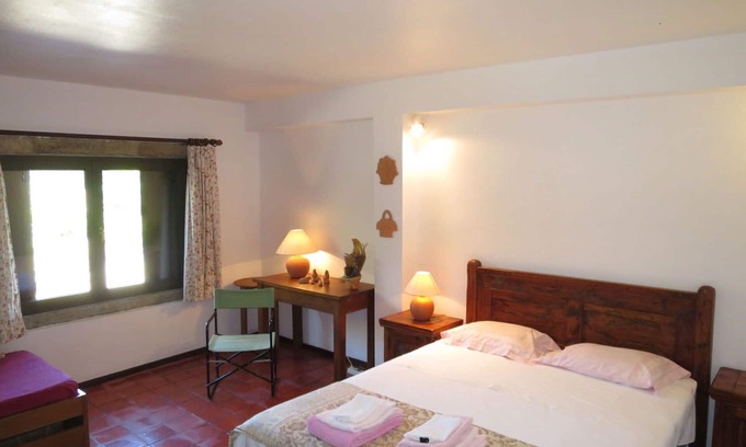 Venade House | Stunning private villa for 6 guests with WIFI, TV and terrace