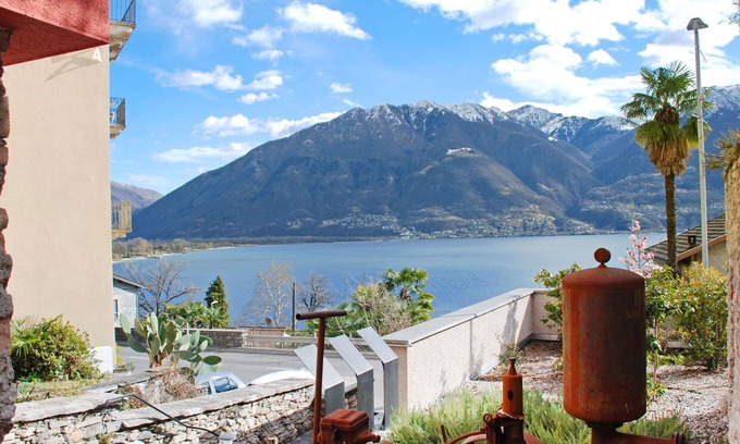 Minusio House | Stunning private villa for 4 people with A/C, WIFI, TV, patio, pets allowed and panoramic view