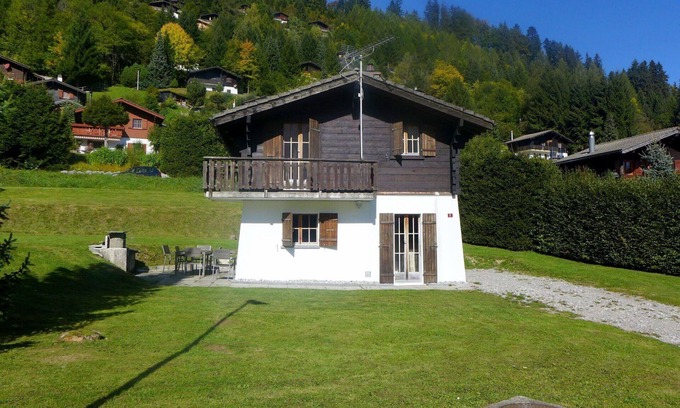 Moleson House | Stunning private villa for 6 guests with WIFI, TV, patio, pets allowed and panoramic view