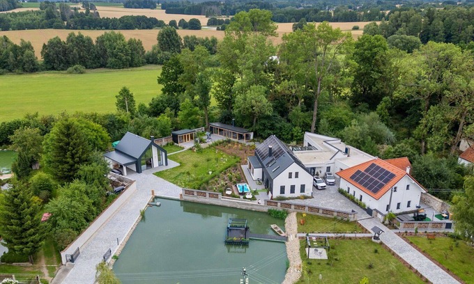 Dolni Laz House | Stunning private villa for 20 people with WIFI, hot tub, A/C, TV, terrace and pets allowed