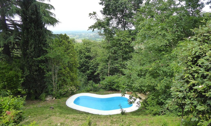 Teolo Villa | Stunning private villa for 8 guests with hot tub, A/C, WIFI, private pool and patio, close to Pa.