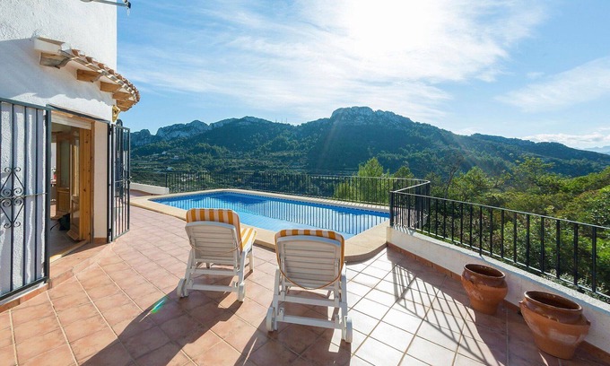Rafol de Almunia Villa | Stunning private villa for 7 people with private pool, A/C, WIFI, TV and terrace