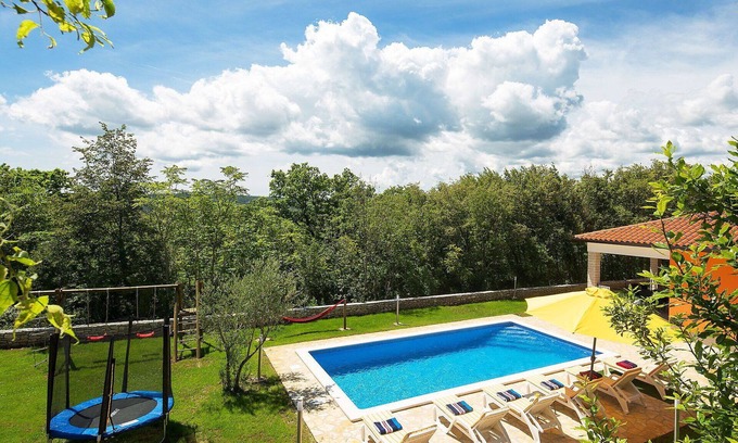 Trget House | Stunning private villa for 8 guests with A/C, private pool, WIFI, TV, terrace and pets allowed
