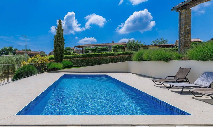 Baredine Villa | Stunning private villa for 8 people with WIFI, private pool, A/C, TV, terrace and panoramic view