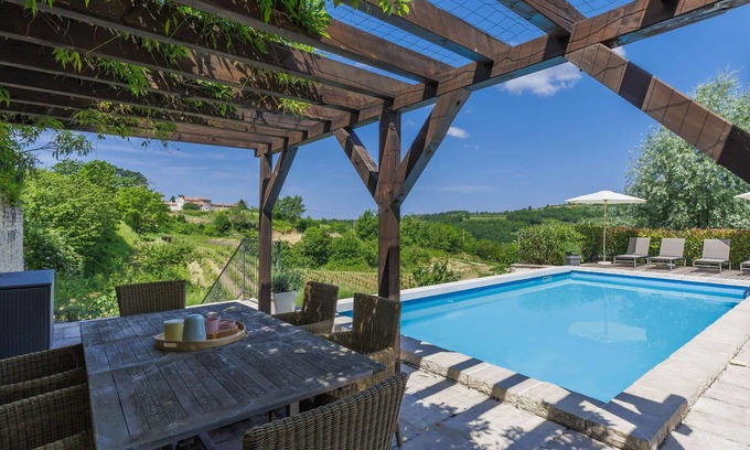 Momjan House | Stunning private villa for 4 people with private pool, A/C, WIFI, TV and patio