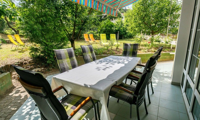 Fonyod House | Stunning private villa for 6 people with WIFI, A/C, TV, terrace and pets allowed