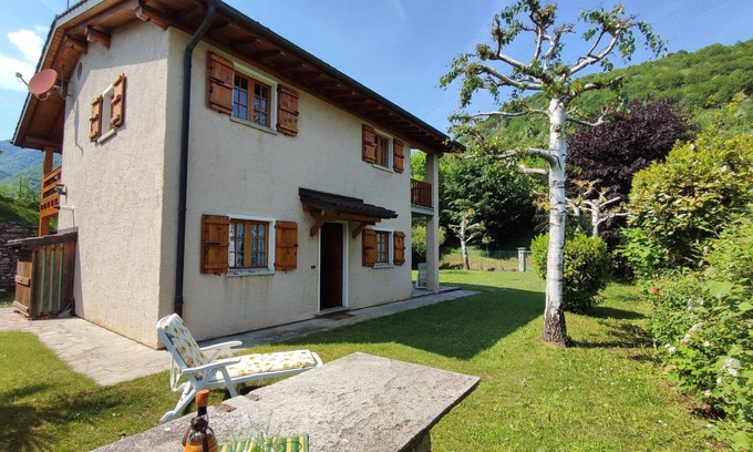 Corrido House | Stunning private villa for 8 people with WIFI, TV, patio and pets allowed