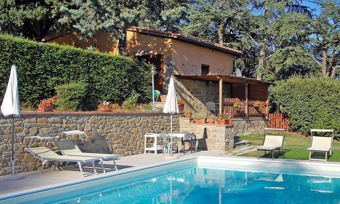 Cortona House | Stunning private villa for 4 people with WIFI, pool, TV, terrace, pets allowed and panoramic view