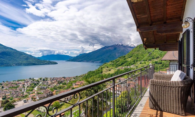 Vercana House | Stunning private villa for 12 people with WIFI, TV and patio