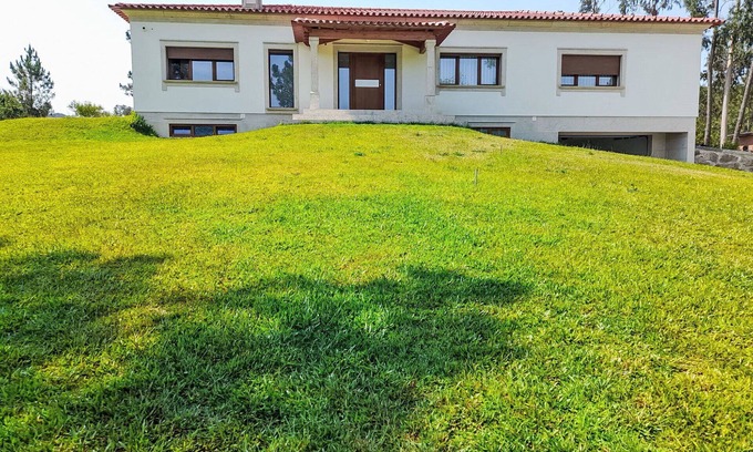 Esposende Villa | Stunning private villa for 6 guests with private pool, WIFI, TV, patio and panoramic view