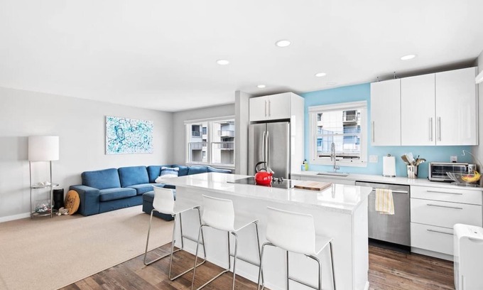 Ocean City House | ⭐️Stunning Renovated Large Balcony 20 Steps to Beach⭐️