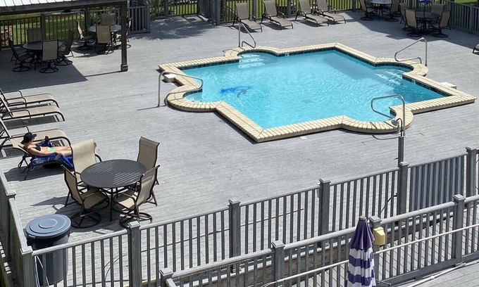 Orange Beach East Condo | Stunning river views + beach access! Quiet owners unit for longer-term rentals