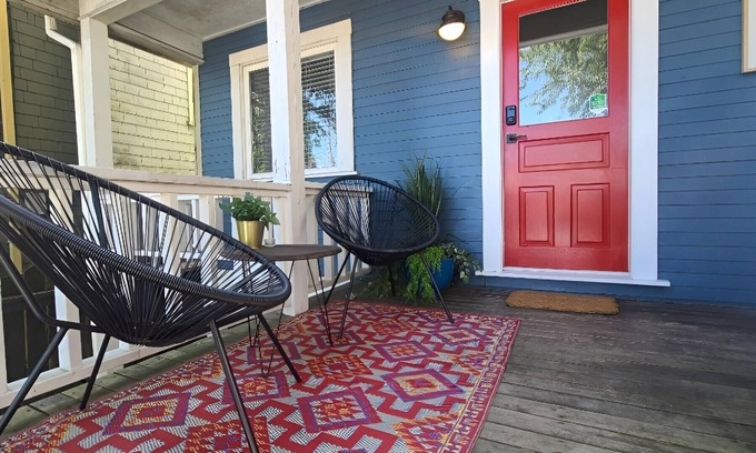 East Side House | Stunning/Spacious Commercial Drive Character Home! Central to all of Vancouver.