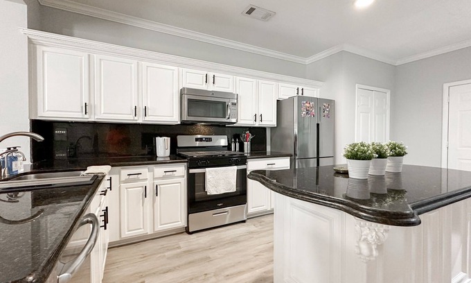 Alden Bridge House | Stunning Townhome Retreat in Woodland, TX