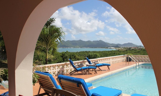 Nettle Bay Villa | Stunning View of Ocean & Lagoon from Pool, 3 Min Walk to Baie Rouge, Cottage