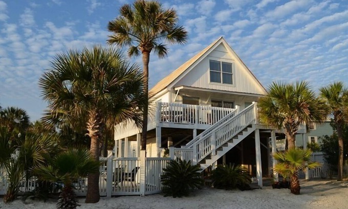 Inlet Beach Cottage | Stunning Views Seconds from Sand (Not a Private Pool)