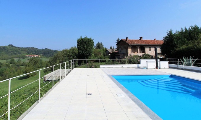 Brozolo House | Stunning villa for 6 guests with WIFI, private pool, TV, veranda and panoramic view