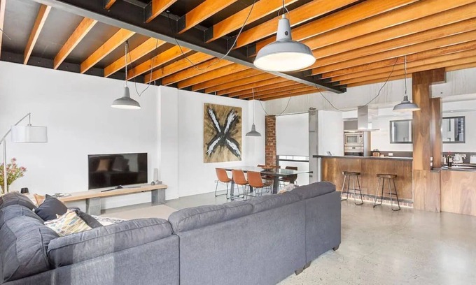 Hobart Central Business District Apartment | Stunning Warehouse Pad Moments from the Waterfront