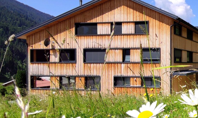 Wald am Arlberg Apartment | Stylish 115m² apartment with sauna & balcony