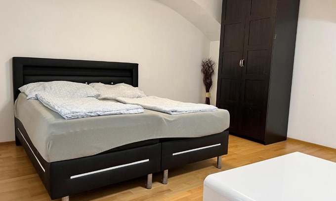 Stuwerviertel Apartment | Stylish 1BR Apartment in a Central Location