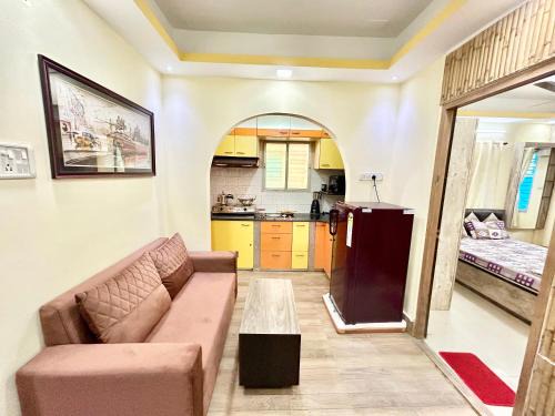 Tollygunge Apartment | Stylish 1RK Serviced Apartment in Tollygunge