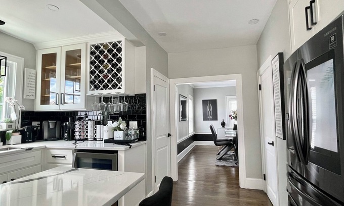 Brockton House | Stylish 2 Bedroom Home with Modern Features and Amenities—WIFI and Central Air