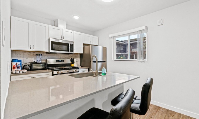 Highland Apartment | Stylish 2BR in Highland Austin TX 3336