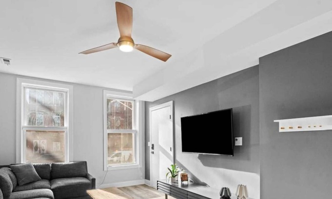 West Town Apartment | Stylish 2BR Retreat in the Heart of Chicago