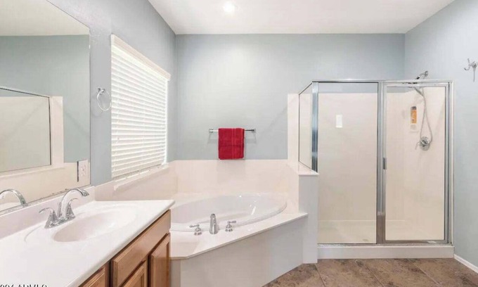 Glendale House | Stylish 3BR/2BA in Gated Community-Walk to Westgate Entertainment District!