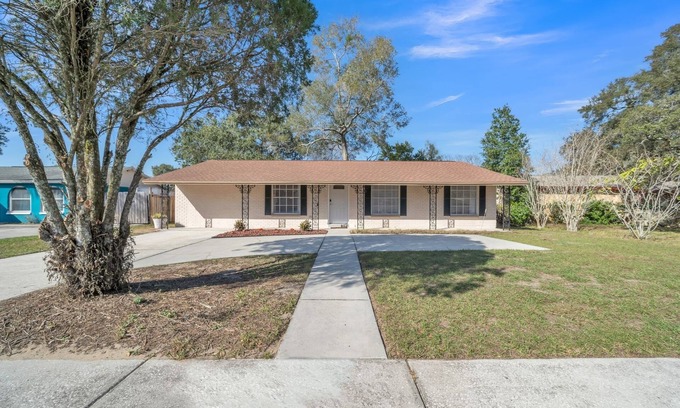 Seffner Community Alliance House | Stylish 3BR Home in Brandon—Pet Friendly, Near Disney & Beaches + Private Yard