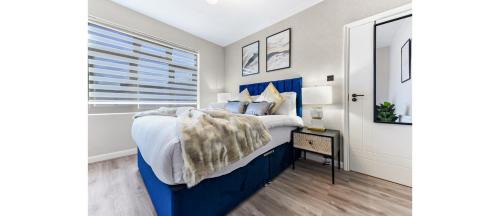 Tottenham Apartment | Stylish 3BR Home with Garden Sleeps 6