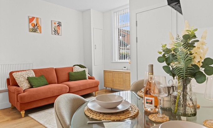 Chorley House | Stylish 4 Bedroom Home In Chorley