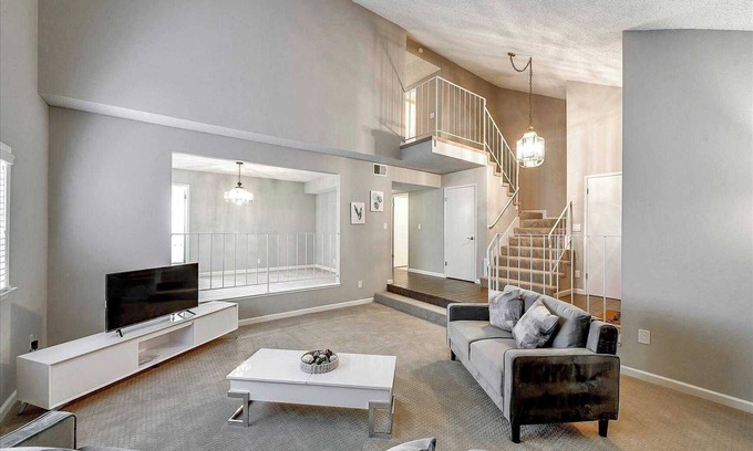 Country Club House | Stylish 4BR Home in San Jose – Family & Pet Friendly, Prime Location #41318