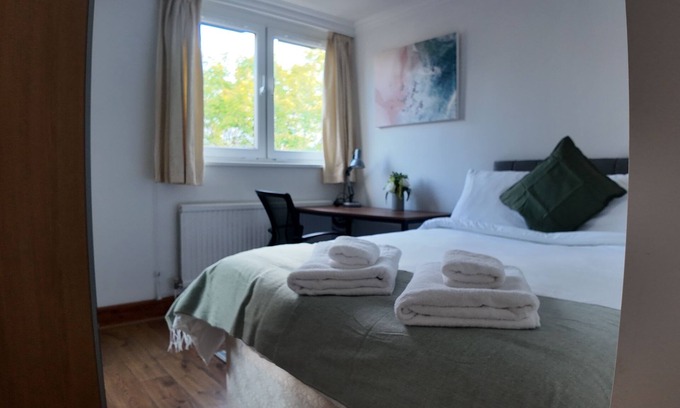 Thamesfield Apartment | Stylish 5BR/3BA Duplex in Prime London Zone 2 | Near River, Tube & Parks
