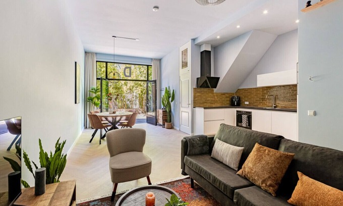 Weesperzijde Apartment | Stylish Apartment Next to the Amstel River- Unit D
