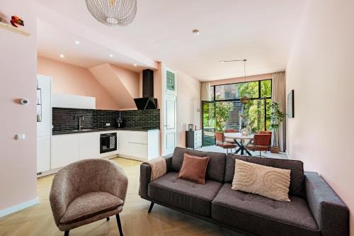 Weesperzijde Apartment | Stylish apartment next to the Amstel river- Unit F